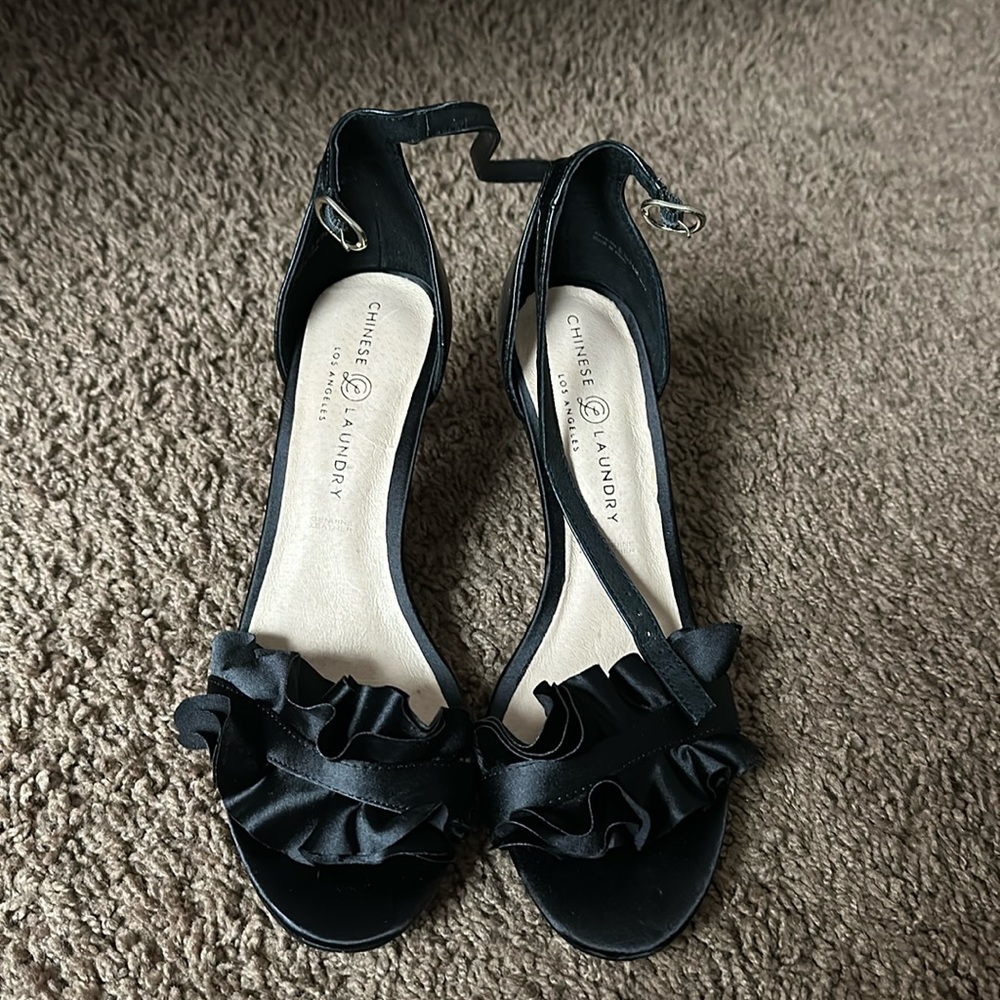Chinese laundry Satin Shoes 8.5